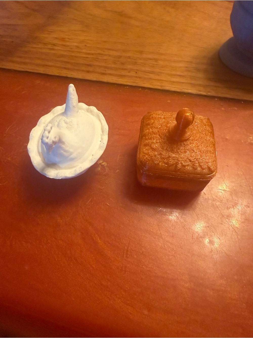3 d printed plastic mini hen & mini bee box